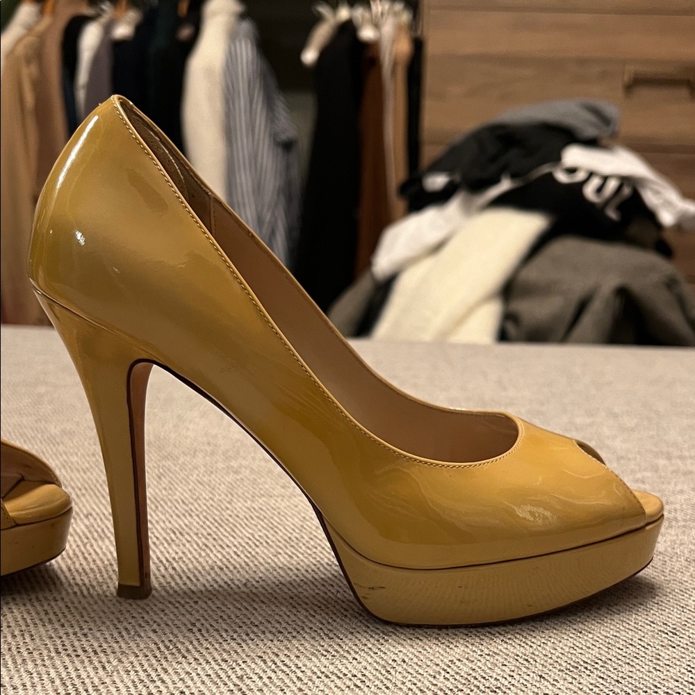Cole Hann x Nike Air Yellow Patent Peep-Toe Platform Heels - Picture 5 of 16